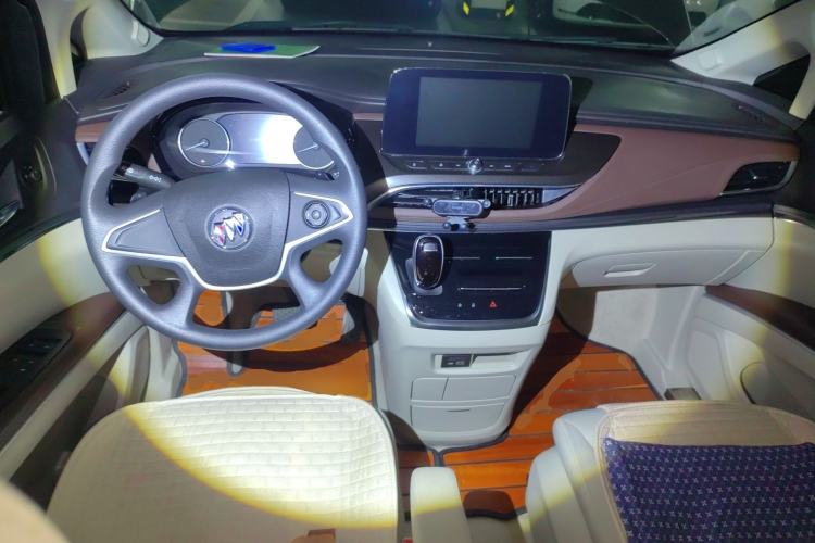 Used Buick GL8 2021 Land Cruiser Executive Class 652T Comfort Model Center Console