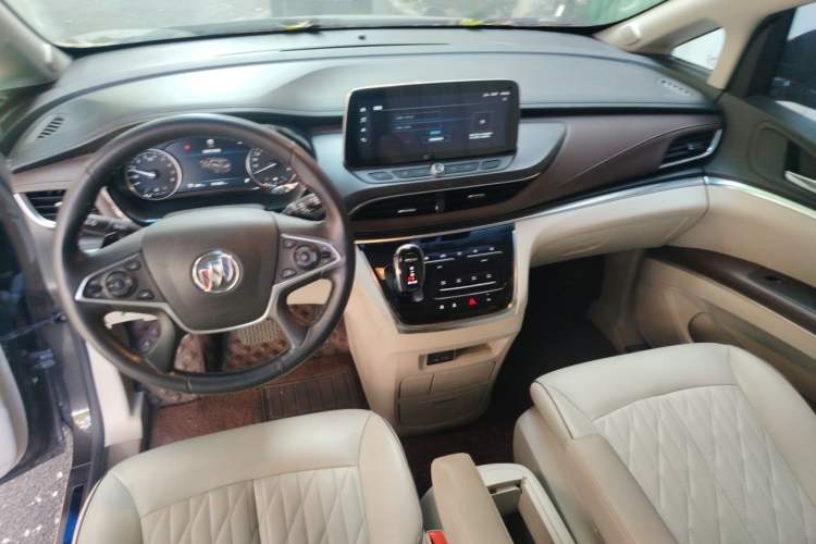 Used Buick GL8 2021 Land Cruiser Executive Class 652T Luxury Model Center Console