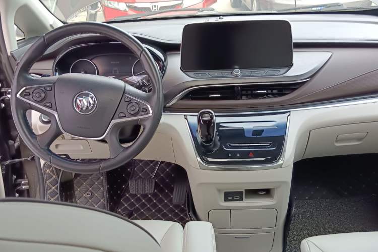 Used Buick GL8 2021 Land Cruiser Executive Class 652T Luxury Model Center Console