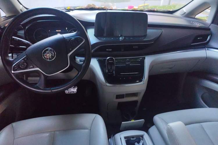 Used Buick GL8 2021 Land Cruiser Executive Class 652T Luxury Model Center Console