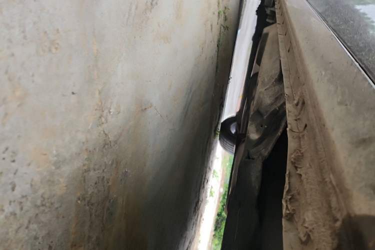 Used Buick GL8 2021 Land Cruiser Executive Class 652T Comfort Model Chassis Front Right