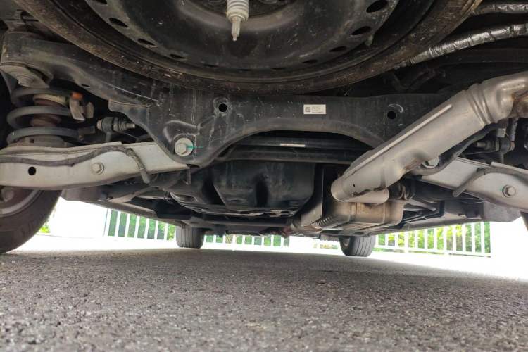 Used Buick GL8 2021 ES Land Cruiser 653T Luxury Edition Chassis Rear