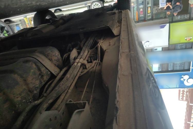 Used Buick GL8 2021 Land Cruiser Executive Class 652T Comfort Model Chassis Rear Left