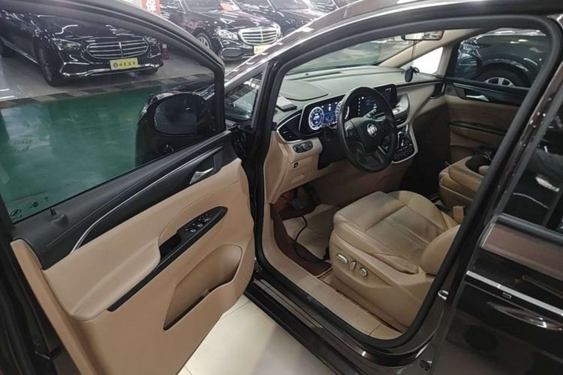 Used Buick GL8 2021 ES Landtrek 653T Luxury Model Driver Seat