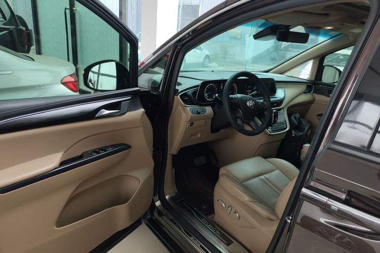 Used Buick GL8 2021 ES Landtrek 653T Luxury Model Driver Seat