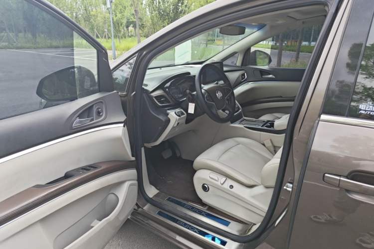 Used Buick GL8 2021 Land Cruiser Executive Class 652T Comfort Model Driver Seat