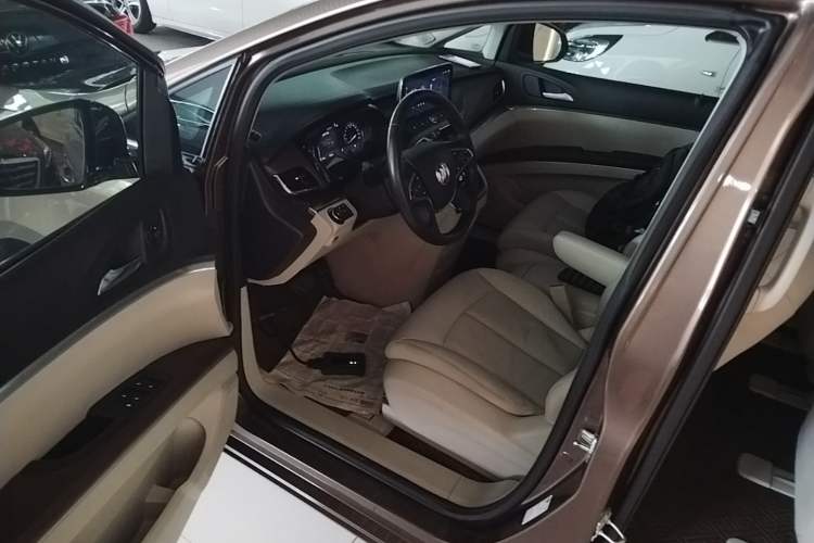 Used Buick GL8 2021 Land Cruiser Executive Class 652T Luxury Model Driver Seat