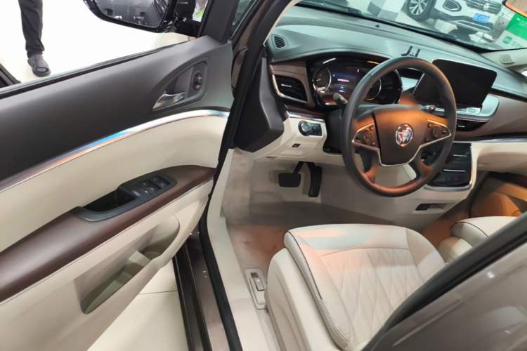 Used Buick GL8 2021 Land Cruiser Executive Class 652T Luxury Edition with Welfare Features Driver Seat
