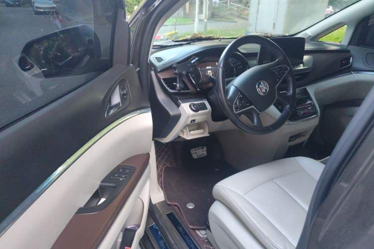 Used Buick GL8 2021 Land Cruiser Executive Class 652T Luxury Model Driver Seat