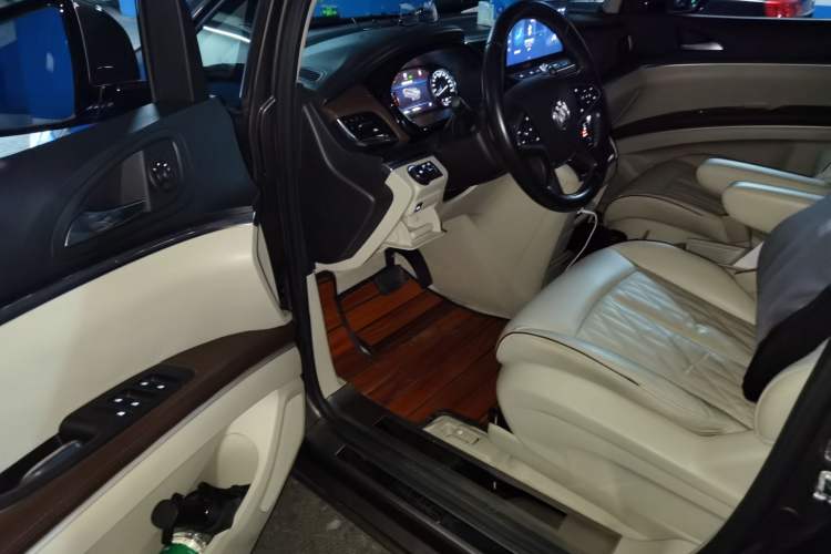 Used Buick GL8 2021 Land Cruiser Executive Class 652T Luxury Model Driver Seat