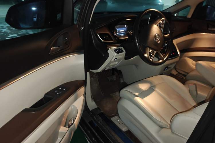 Used Buick GL8 2021 Land Cruiser Executive Class 652T Luxury Model Driver Seat
