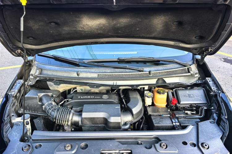 Used Buick GL8 2021 Land Cruiser Executive Class 652T Comfort Model Engine Bay