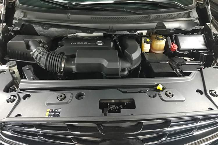 Used Buick GL8 2021 Land Cruiser Executive Class 652T Luxury Model Engine Bay
