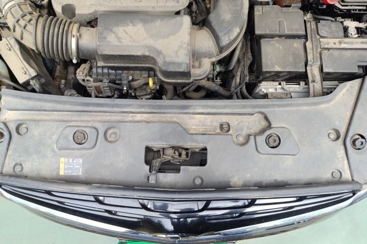 Used Buick GL8 2021 Land Cruiser Executive Class 652T Comfort Model Engine Bay