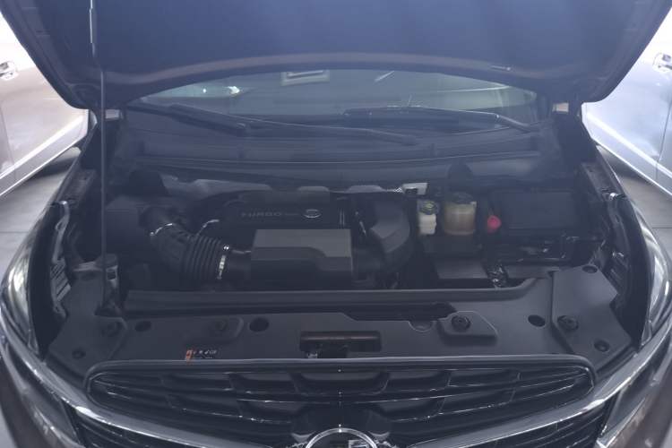 Used Buick GL8 2021 Land Cruiser Executive Class 652T Comfort Model Engine Bay