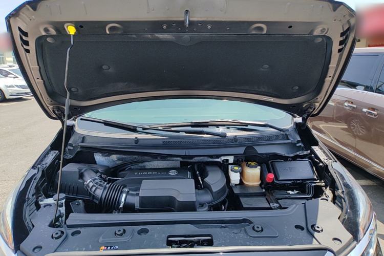 Used Buick GL8 2021 Land Cruiser Executive Class 652T Luxury Model Engine Bay