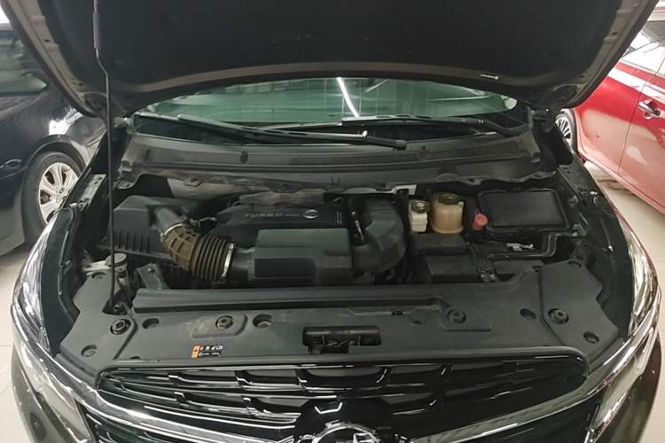 Used Buick GL8 2021 Land Cruiser Executive 652T Premium Model Engine Bay