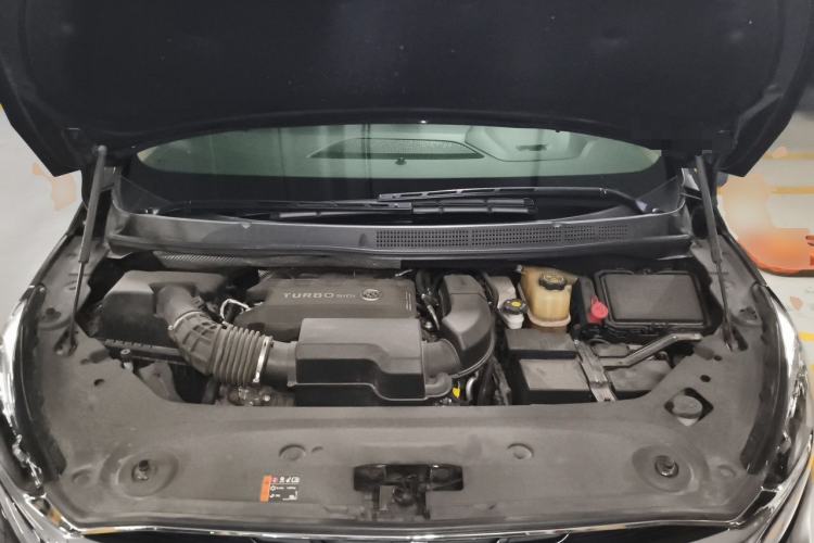 Used Buick GL8 2021 ES Land Cruiser 653T Flagship Model Engine Bay