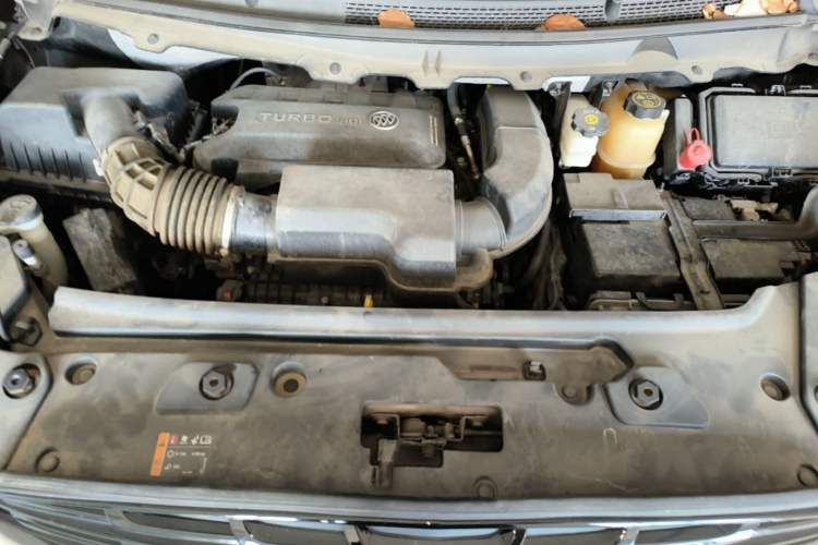 Used Buick GL8 2021 Land Cruiser Executive Class 652T Luxury Model Engine Bay