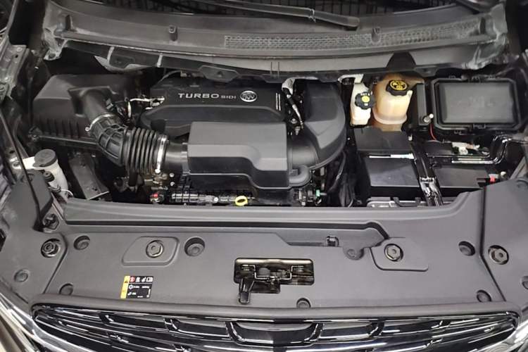 Used Buick GL8 2021 Land Cruiser Executive Class 652T Luxury Model Engine Bay