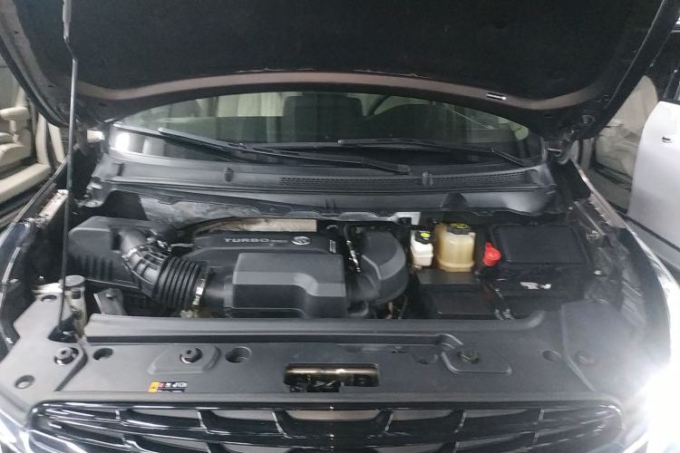 Used Buick GL8 2021 Land Cruiser Executive Class 652T Luxury Model Engine Bay