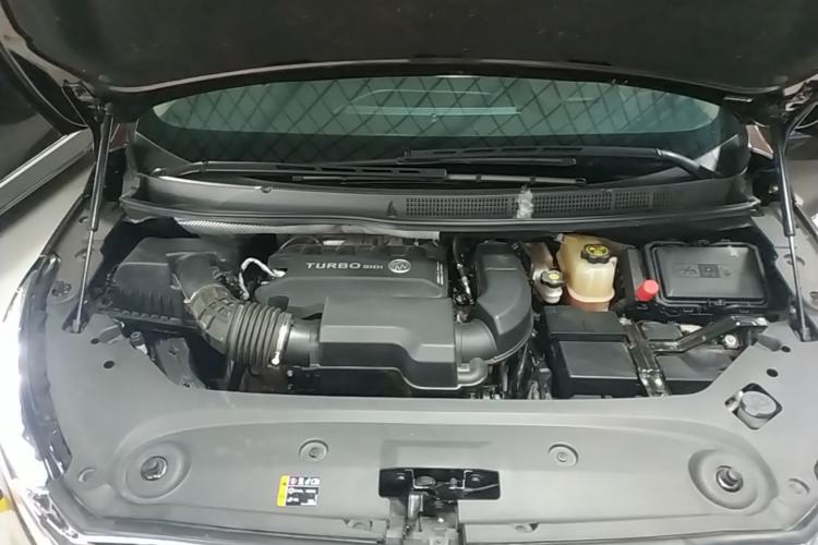 Used Buick GL8 2021 ES Land Cruiser 653T Flagship Model Engine Bay