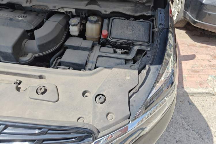 Used Buick GL8 2021 Land Cruiser Executive Class 652T Luxury Model Engine Bay Left