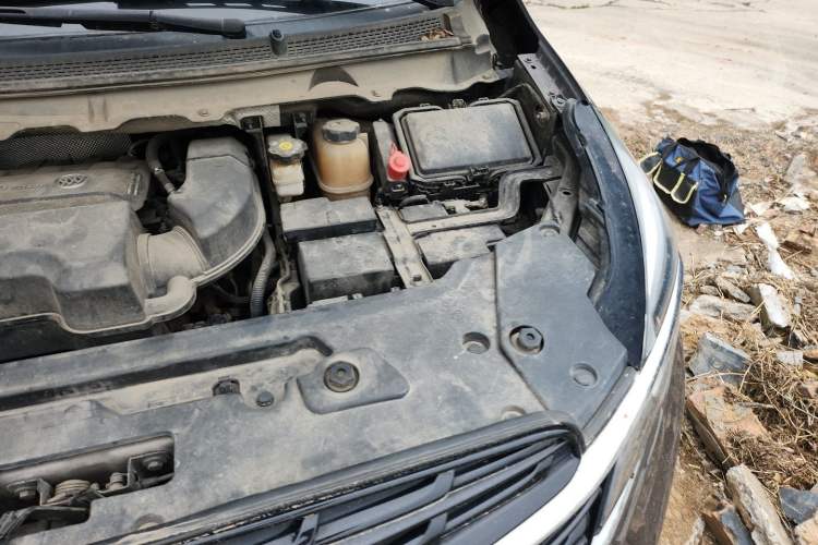 Used Buick GL8 2021 Land Cruiser Executive Class 652T Comfort Model Engine Bay Left