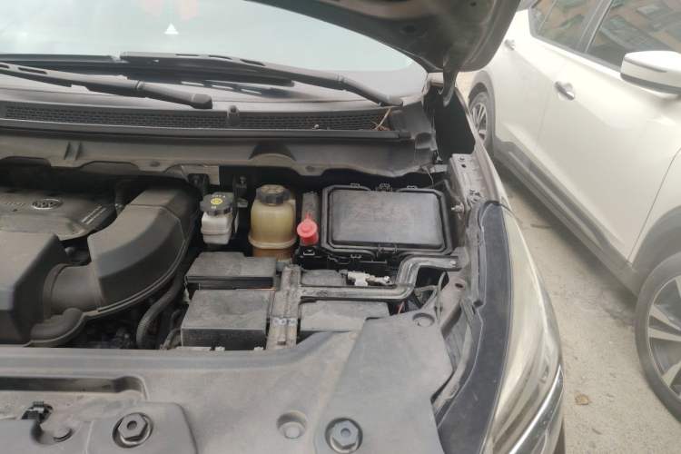 Used Buick GL8 2021 Land Cruiser Executive Class 652T Comfort Model Engine Bay Left