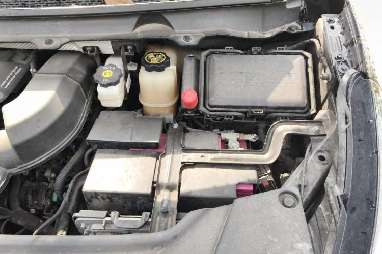 Used Buick GL8 2021 Land Cruiser Executive Class 652T Comfort Model Engine Bay Left
