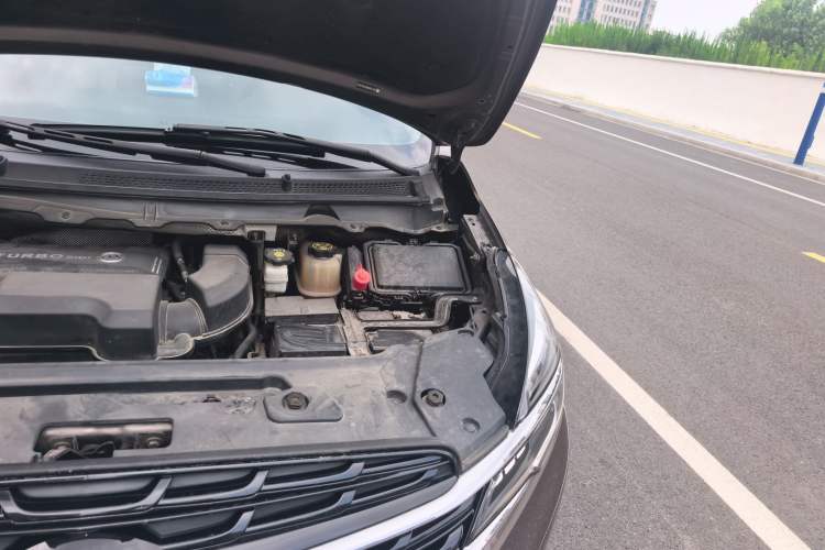 Used Buick GL8 2021 Land Cruiser Executive Class 652T Luxury Model Engine Bay Left