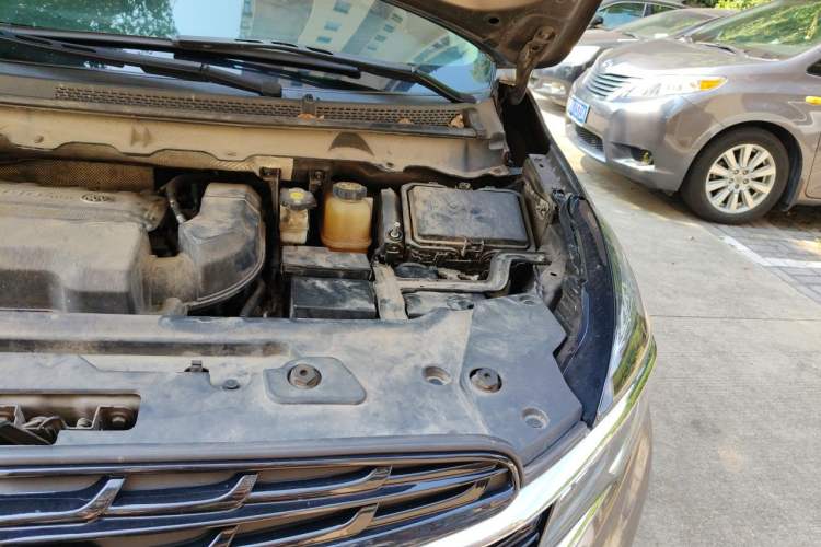 Used Buick GL8 2021 Land Cruiser Executive Class 652T Comfort Model Engine Bay Left