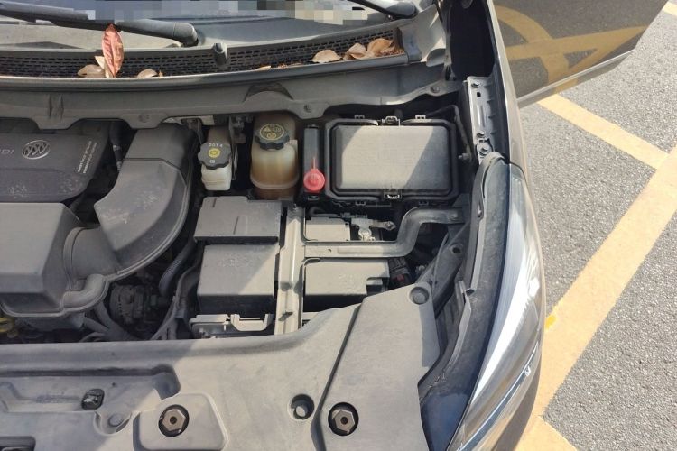 Used Buick GL8 2021 Land Cruiser Executive 652T Premium Model Engine Bay Left