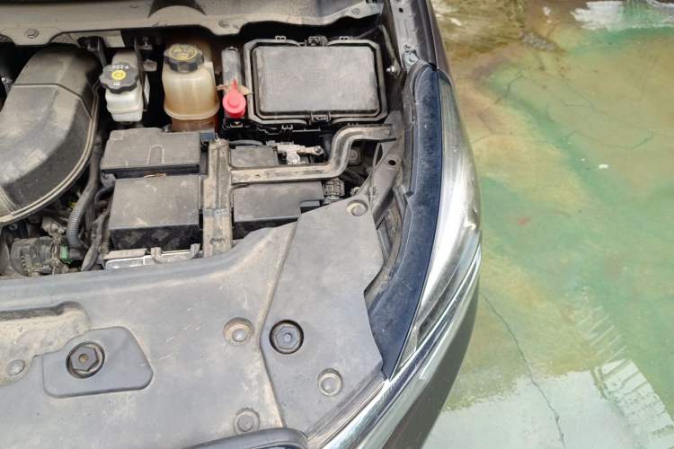 Used Buick GL8 2021 Land Cruiser Executive Class 652T Comfort Model Engine Bay Left