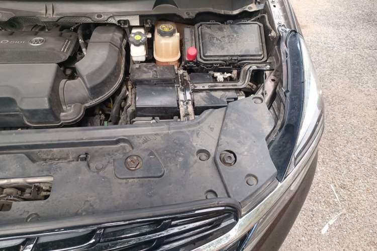Used Buick GL8 2021 Land Cruiser Executive Class 652T Luxury Model Engine Bay Left