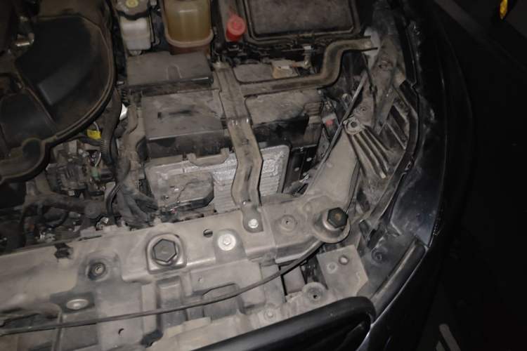 Used Buick GL8 2021 Land Cruiser Executive Class 652T Comfort Model Engine Bay Left