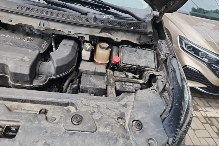 Used Buick GL8 2021 Land Cruiser Executive Class 652T Luxury Model Engine Bay Left