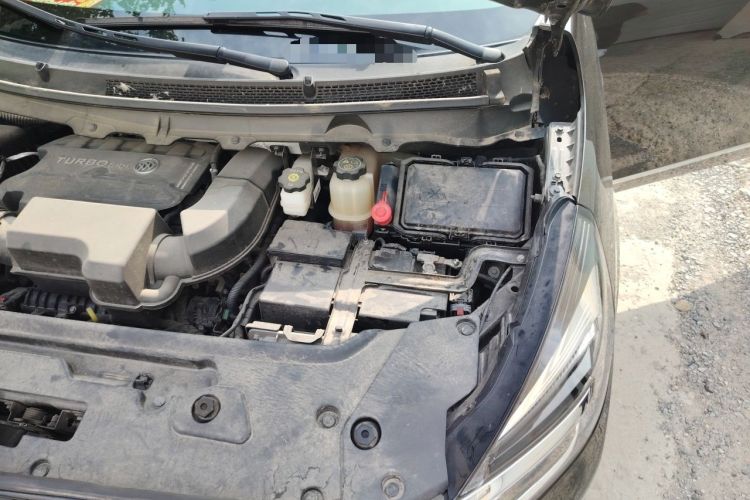Used Buick GL8 2021 Land Cruiser Executive Class 652T Luxury Model Engine Bay Left