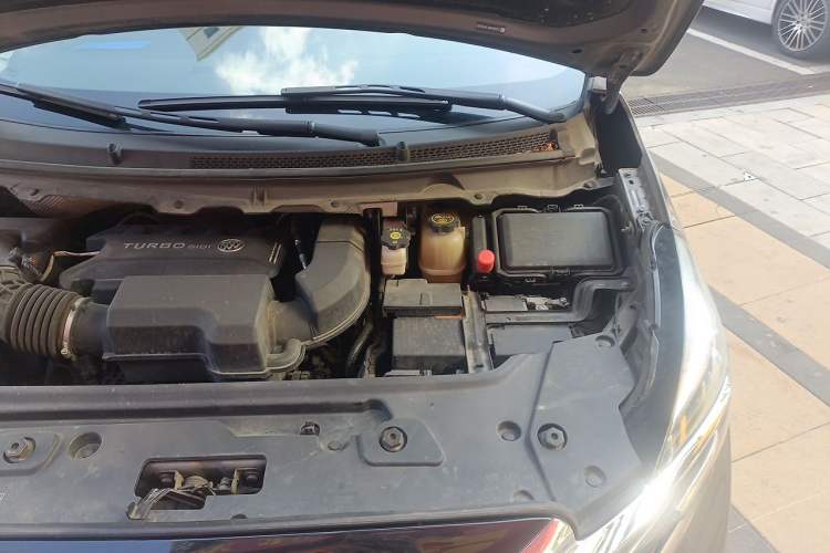 Used Buick GL8 2021 Land Cruiser Executive Class 652T Luxury Model Engine Bay Left
