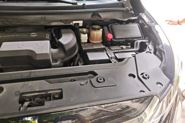 Used Buick GL8 2021 Land Cruiser Executive Class 652T Comfort Model Engine Bay Left