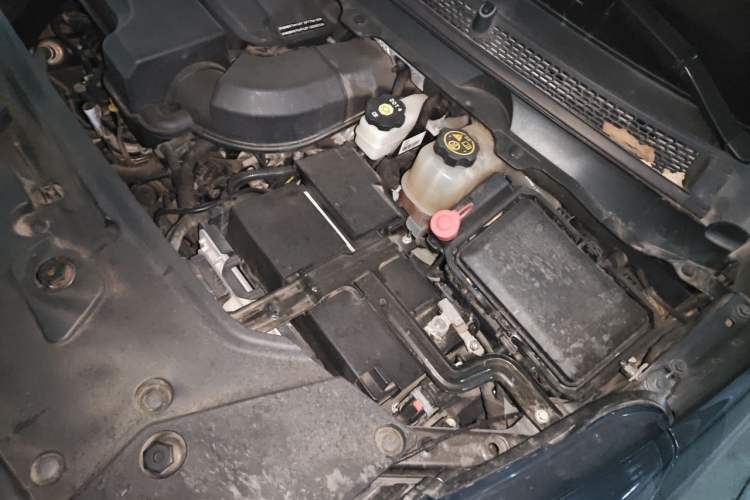 Used Buick GL8 2021 Land Cruiser Executive Class 652T Luxury Model Engine Bay Left