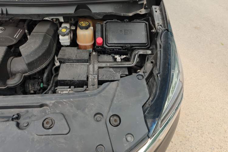 Used Buick GL8 2021 Land Cruiser Executive Class 652T Luxury Model Engine Bay Left