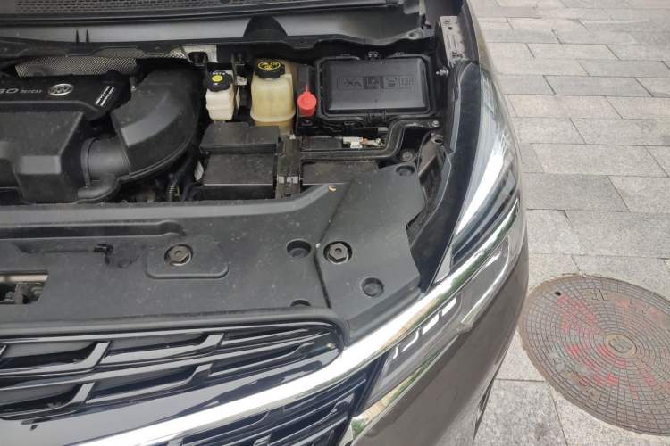 Used Buick GL8 2021 Land Cruiser Executive Class 652T Luxury Model Engine Bay Left