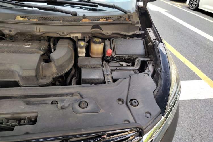Used Buick GL8 2021 Land Cruiser Executive Class 652T Comfort Model Engine Bay Left