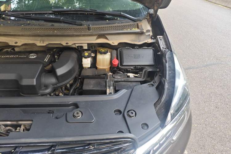 Used Buick GL8 2021 Land Cruiser Executive Class 652T Comfort Model Engine Bay Left