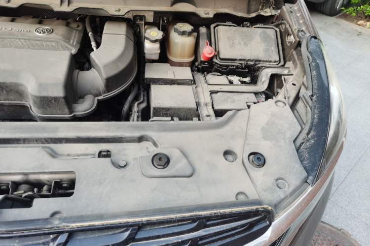 Used Buick GL8 2021 Land Cruiser Executive Class 652T Comfort Model Engine Bay Left
