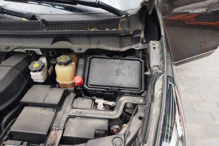 Used Buick GL8 2021 Land Cruiser Executive Class 652T Comfort Model Engine Bay Left