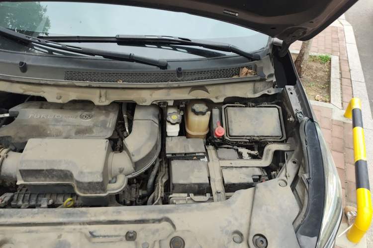 Used Buick GL8 2021 Land Cruiser Executive Class 652T Comfort Model Engine Bay Left