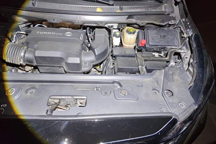 Used Buick GL8 2021 Land Cruiser Executive 652T Premium Model Engine Bay Left