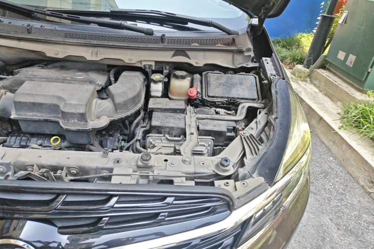 Used Buick GL8 2021 Land Cruiser Executive Class 652T Luxury Model Engine Bay Left